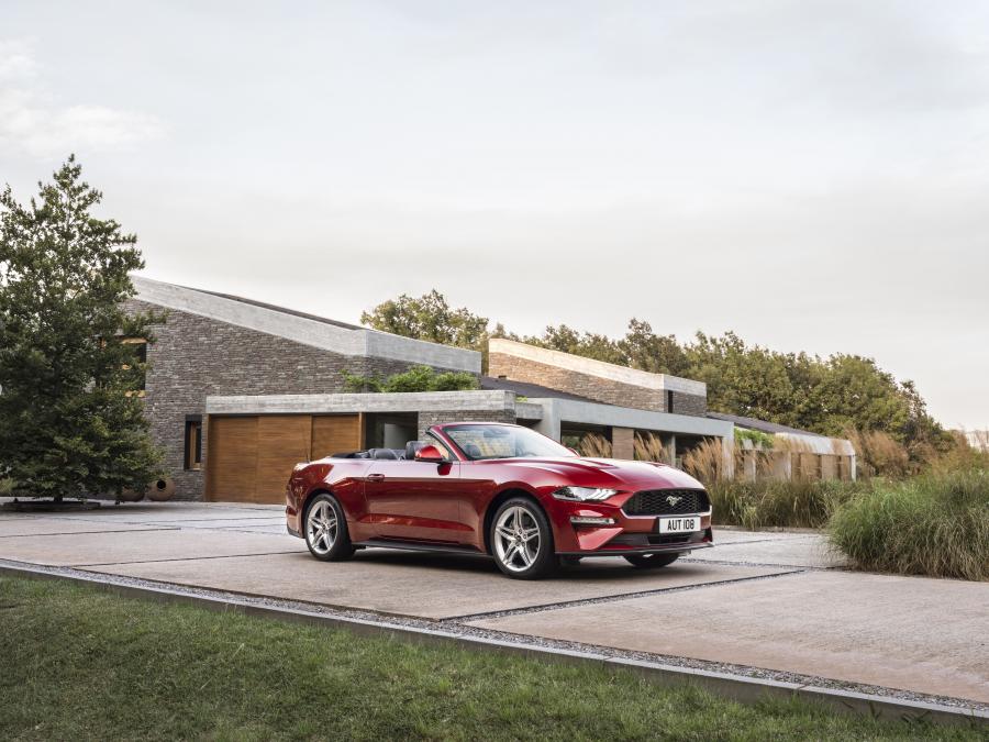  Ford Mustang EcoBoost Convertible 2017 года  (EU) (фото 11 из 32)